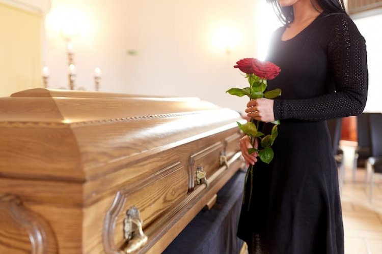 Laissez les morts enterrer leurs morts
